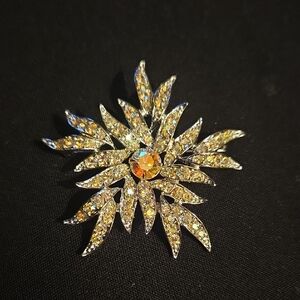 Elegant  Silver With rainbow Rhinestone in the middle exquisite Floral Brooch